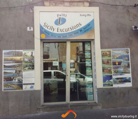 Services touristiques et billetterie disponibles à Info Point Catania