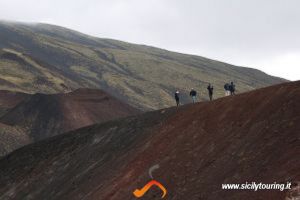 camminare sul bordo di un cratere sulletna.png